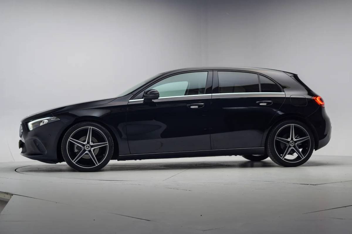 Mercedes-Benz A-Klasse Mercedes-Benz A-Klasse 180d Business [ Camera Navigatie Leer Stoelverwarming]