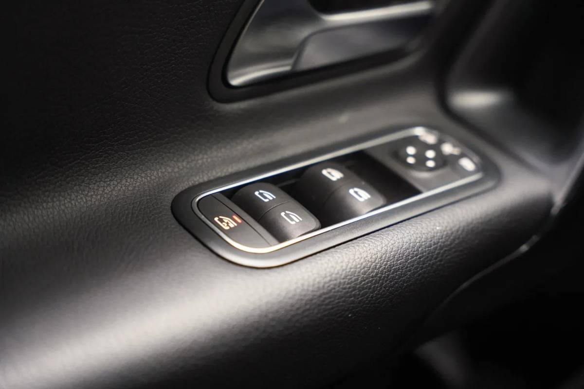 Mercedes-Benz A-Klasse Mercedes-Benz A-Klasse 180d Business [ Camera Navigatie Leer Stoelverwarming]