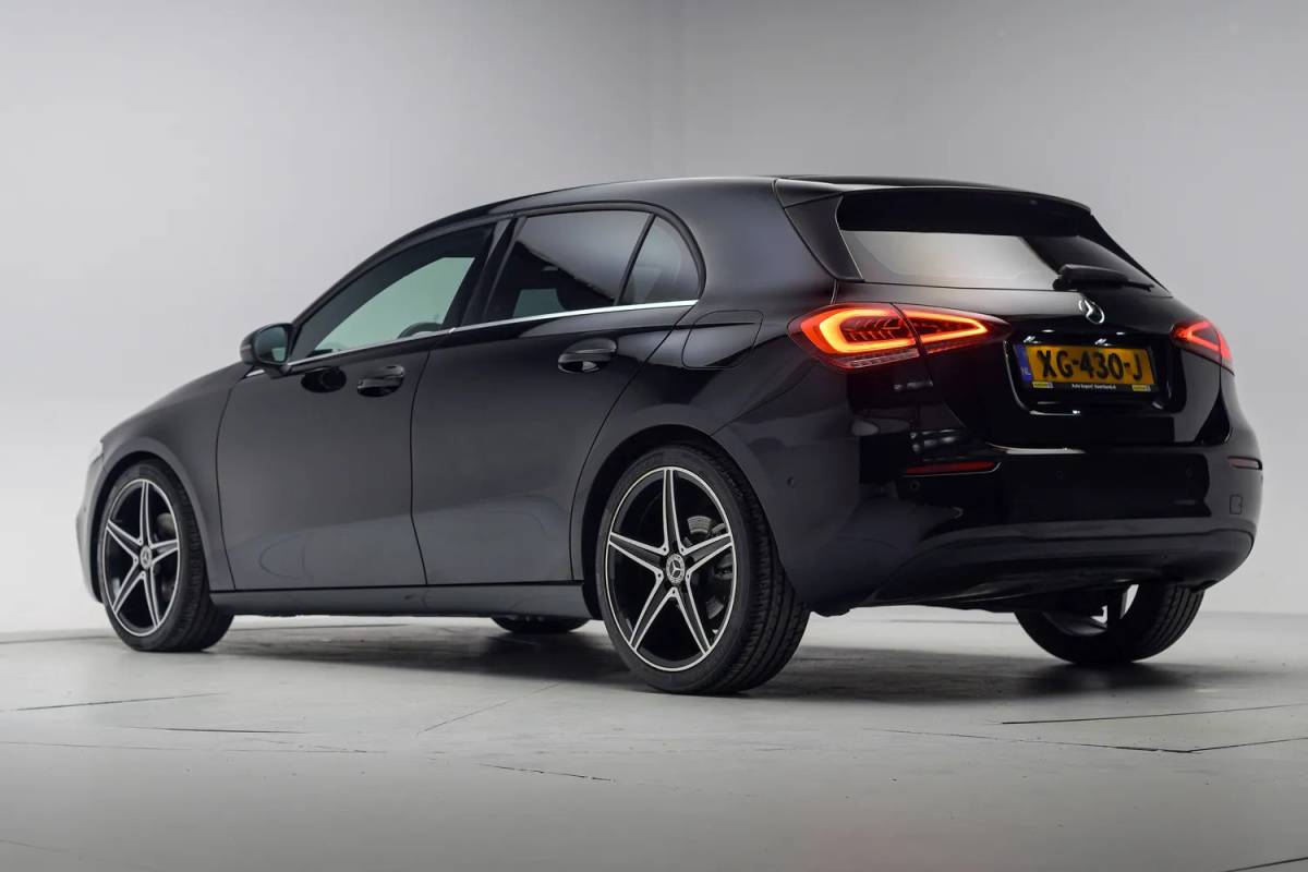 Mercedes-Benz A-Klasse Mercedes-Benz A-Klasse 180d Business [ Camera Navigatie Leer Stoelverwarming]