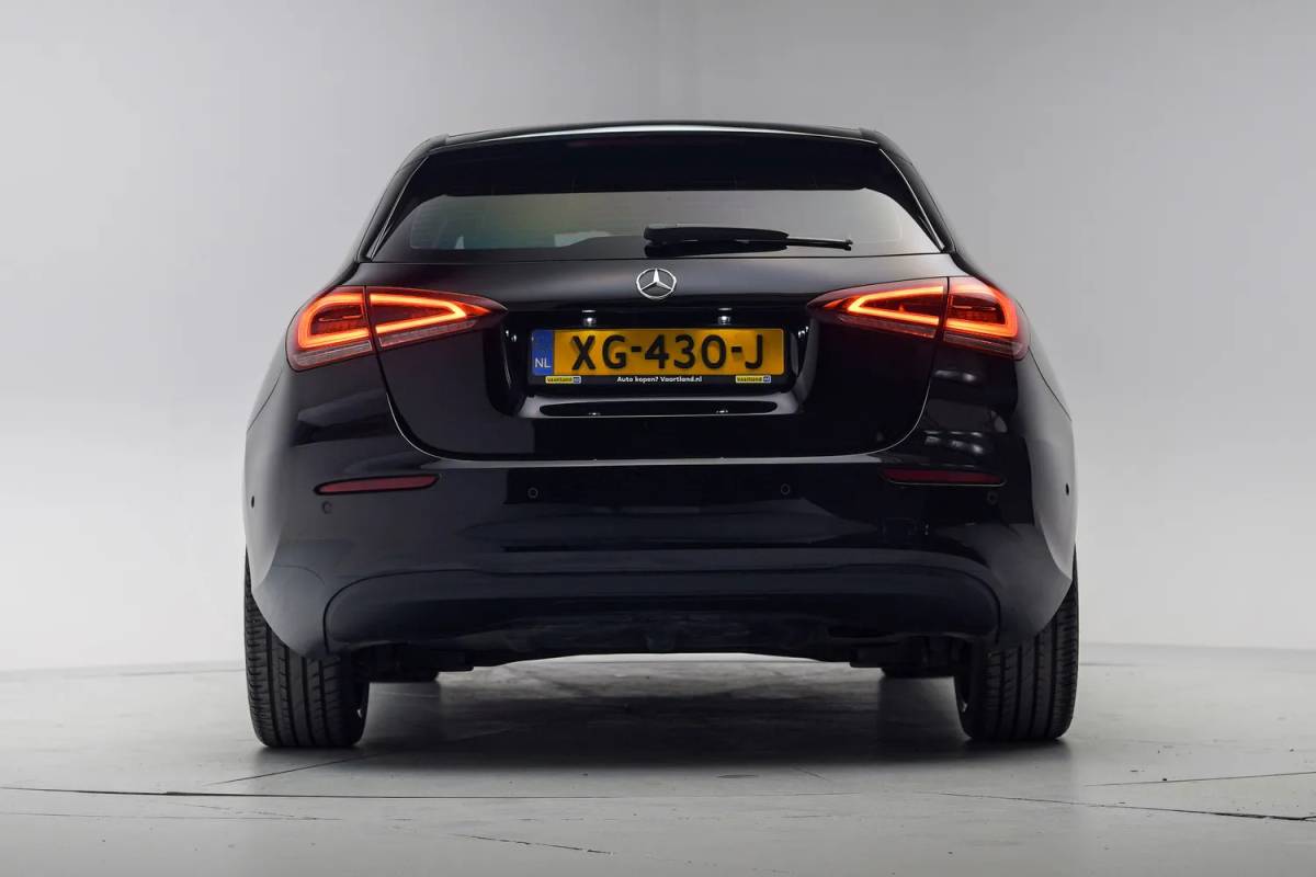 Mercedes-Benz A-Klasse Mercedes-Benz A-Klasse 180d Business [ Camera Navigatie Leer Stoelverwarming]