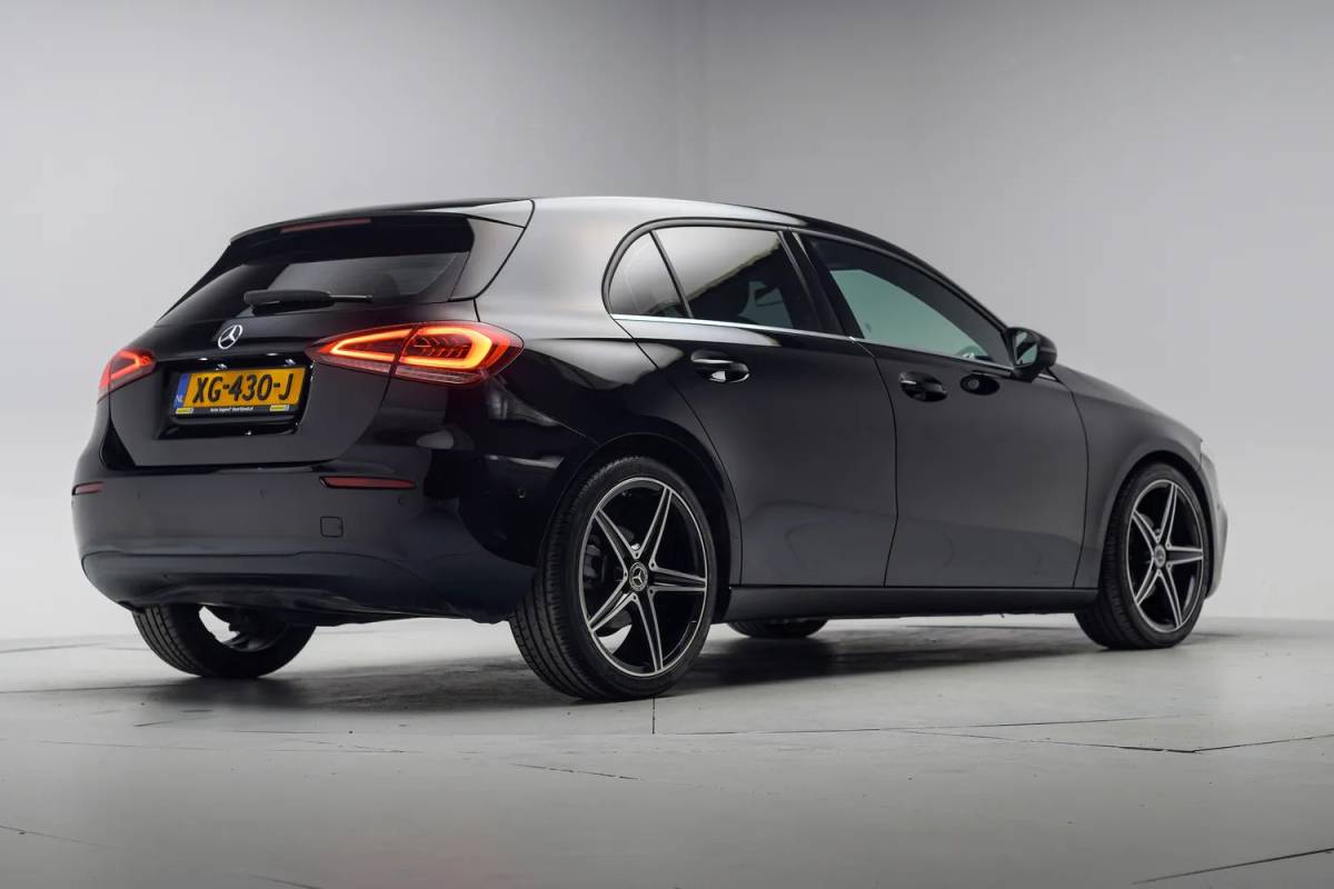 Mercedes-Benz A-Klasse Mercedes-Benz A-Klasse 180d Business [ Camera Navigatie Leer Stoelverwarming]