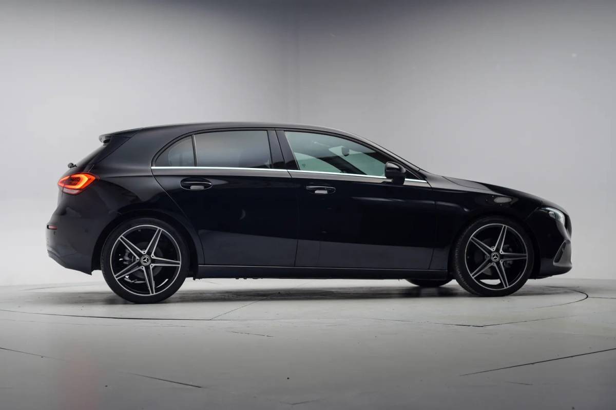 Mercedes-Benz A-Klasse Mercedes-Benz A-Klasse 180d Business [ Camera Navigatie Leer Stoelverwarming]