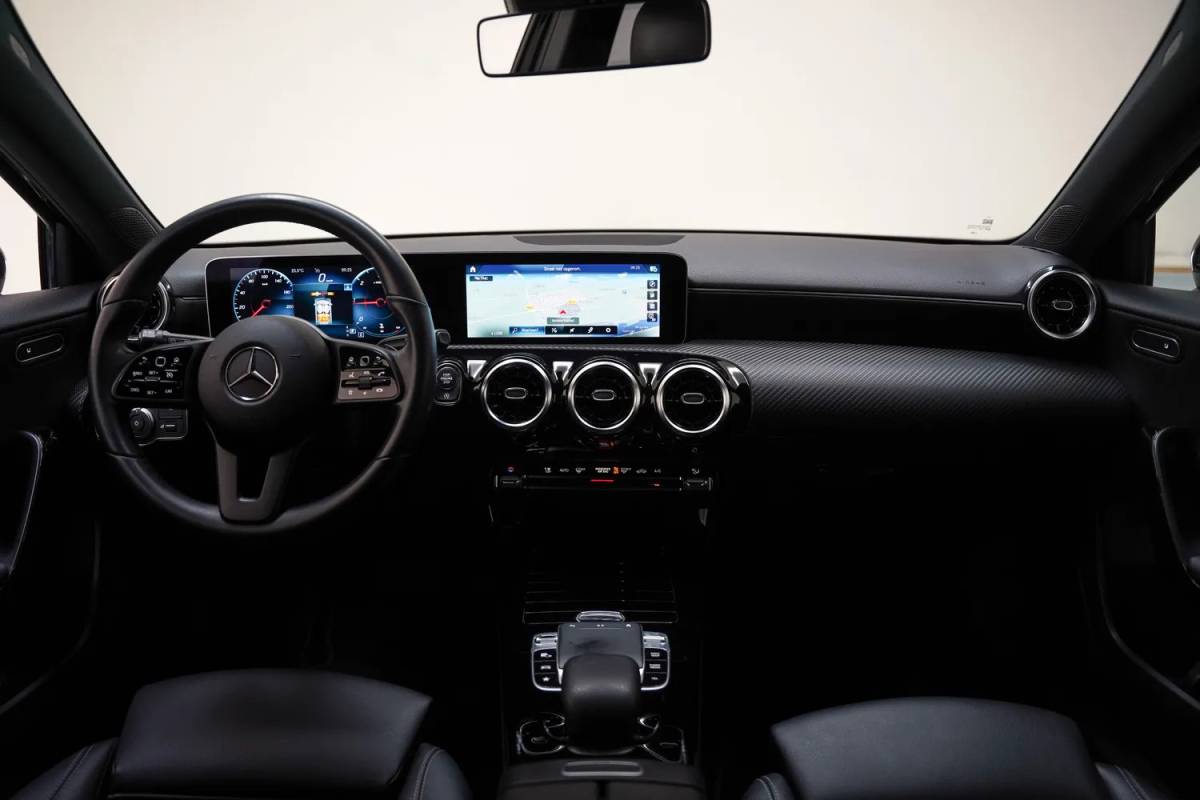 Mercedes-Benz A-Klasse Mercedes-Benz A-Klasse 180d Business [ Camera Navigatie Leer Stoelverwarming]