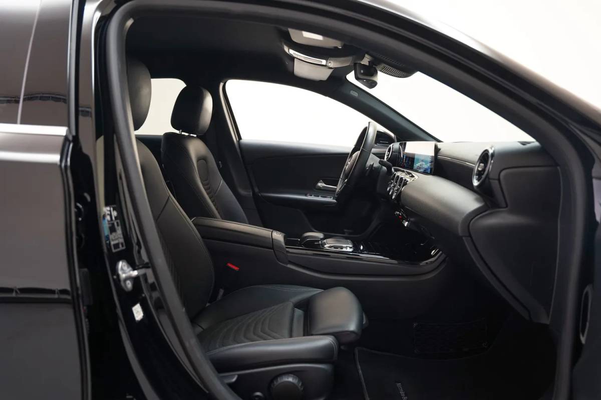 Mercedes-Benz A-Klasse Mercedes-Benz A-Klasse 180d Business [ Camera Navigatie Leer Stoelverwarming]