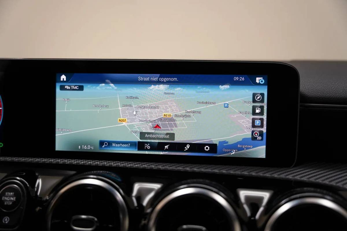 Mercedes-Benz A-Klasse Mercedes-Benz A-Klasse 180d Business [ Camera Navigatie Leer Stoelverwarming]