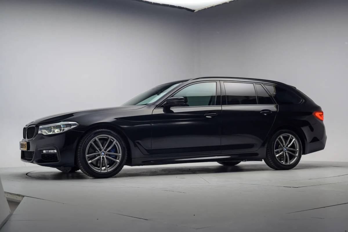 BMW 5 Serie BMW 5-serie 530I High Executive M sport [ Panoramadak Harman / Kardon 360 Camera  ]