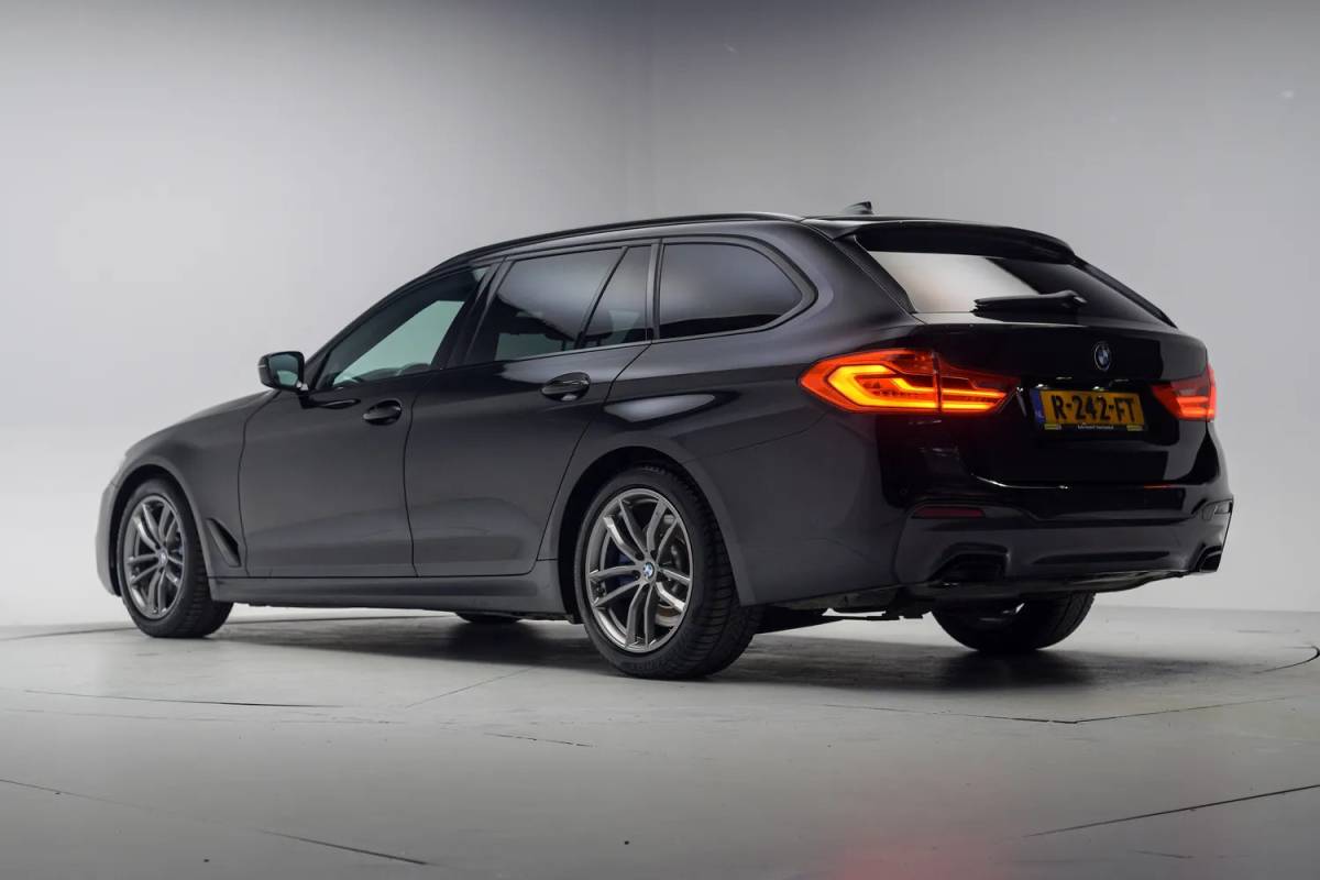 BMW 5 Serie BMW 5-serie 530I High Executive M sport [ Panoramadak Harman / Kardon 360 Camera  ]