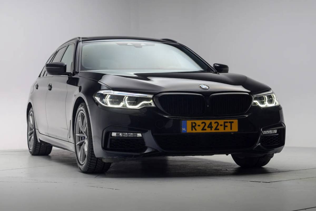 BMW 5 Serie BMW 5-serie 530I High Executive M sport [ Panoramadak Harman / Kardon 360 Camera  ]