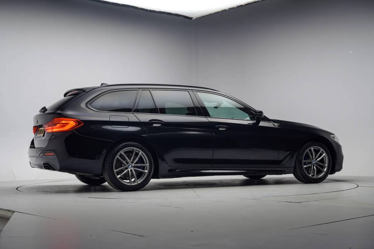 BMW 5 Serie BMW 5-serie 530I High Executive M sport [ Panoramadak Harman / Kardon 360 Camera  ]