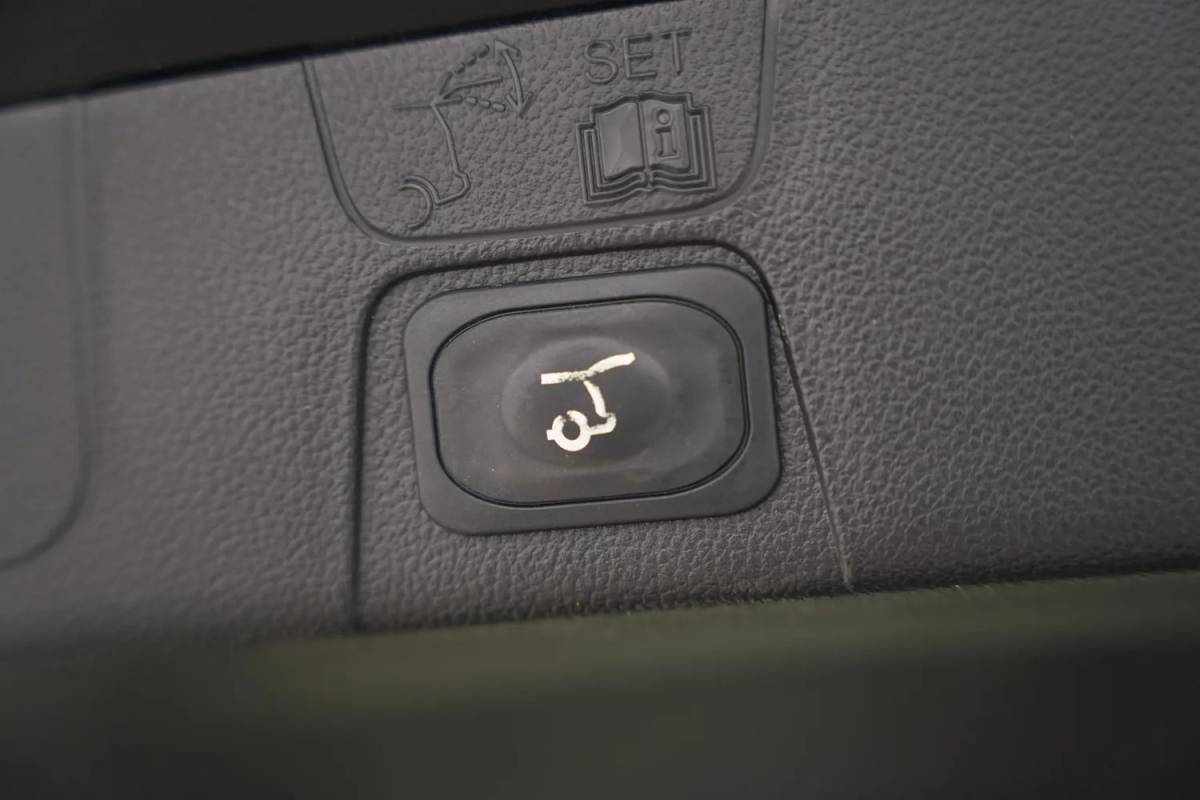 Ford C-MAX Ford C-Max 2.0 PLUG-IN HYBRID Titanium Plus [ Panorama Navi Leder ]