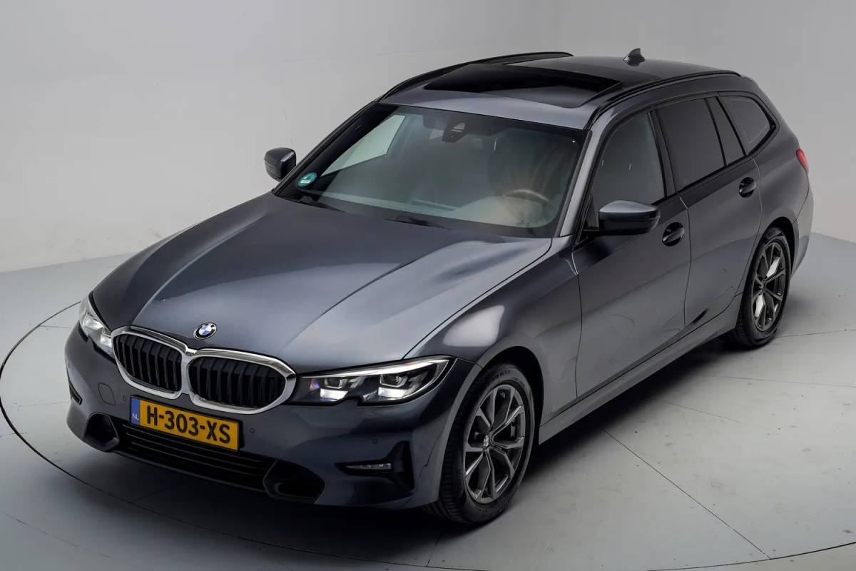 BMW 3 Serie BMW 3-serie TOURING 320i Executive Sport Aut. [ Panoramadak Sportstoelen Live cockpit ]