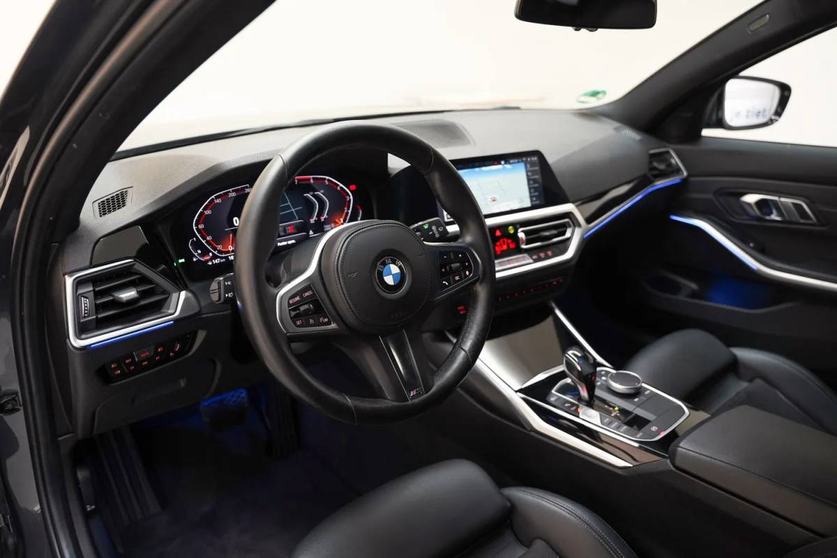 BMW 3 Serie BMW 3-serie TOURING 320i Executive Sport Aut. [ Panoramadak Sportstoelen Live cockpit ]