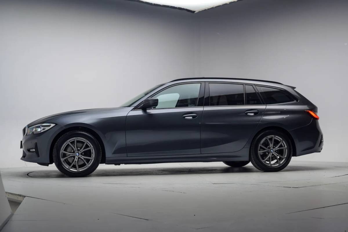 BMW 3 Serie BMW 3-serie TOURING 320i Executive Sport Aut. [ Panoramadak Sportstoelen Live cockpit ]