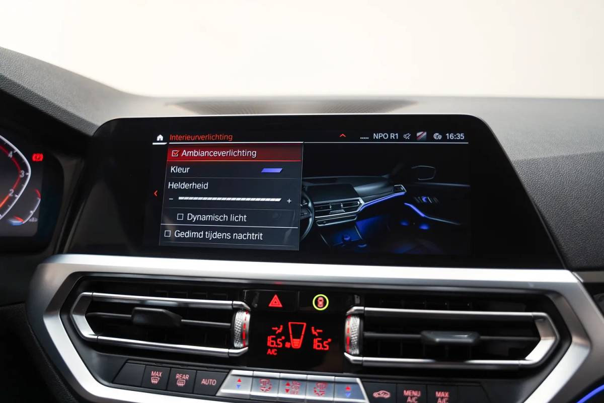 BMW 3 Serie BMW 3-serie TOURING 320i Executive Sport Aut. [ Panoramadak Sportstoelen Live cockpit ]