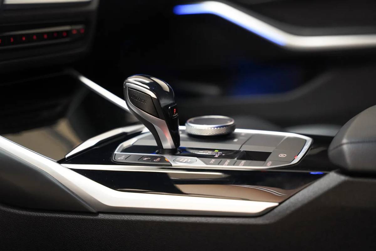 BMW 3 Serie BMW 3-serie TOURING 320i Executive Sport Aut. [ Panoramadak Sportstoelen Live cockpit ]