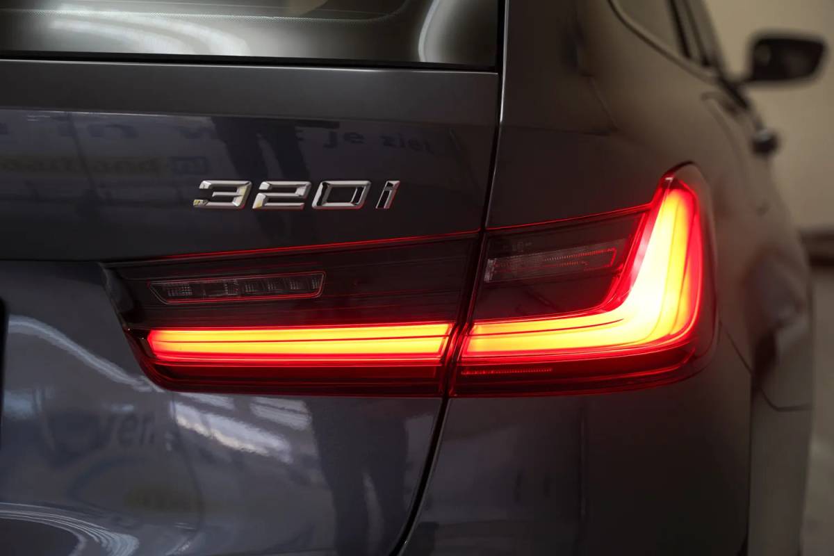 BMW 3 Serie BMW 3-serie TOURING 320i Executive Sport Aut. [ Panoramadak Sportstoelen Live cockpit ]