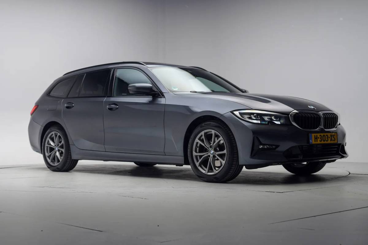 BMW 3 Serie BMW 3-serie TOURING 320i Executive Sport Aut. [ Panoramadak Sportstoelen Live cockpit ]