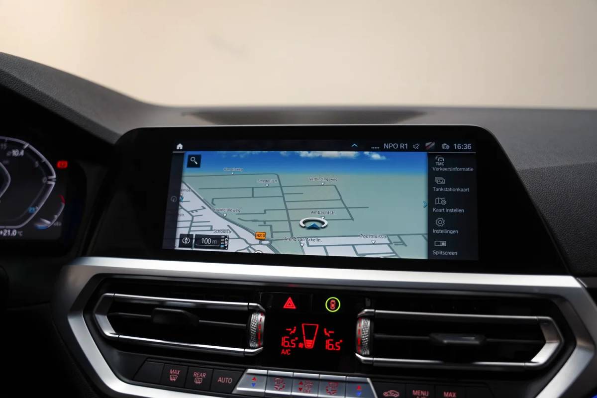 BMW 3 Serie BMW 3-serie TOURING 320i Executive Sport Aut. [ Panoramadak Sportstoelen Live cockpit ]