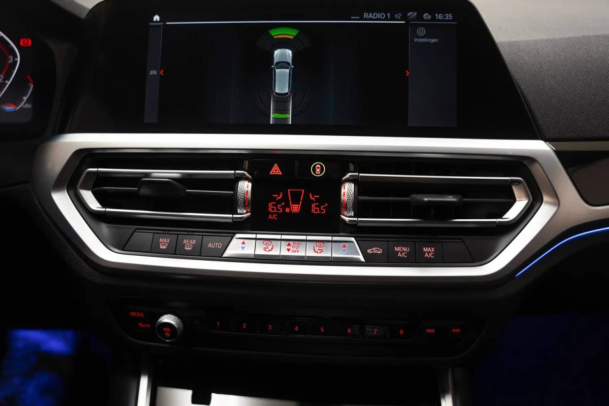 BMW 3 Serie BMW 3-serie TOURING 320i Executive Sport Aut. [ Panoramadak Sportstoelen Live cockpit ]