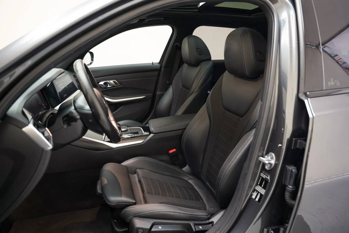 BMW 3 Serie BMW 3-serie TOURING 320i Executive Sport Aut. [ Panoramadak Sportstoelen Live cockpit ]