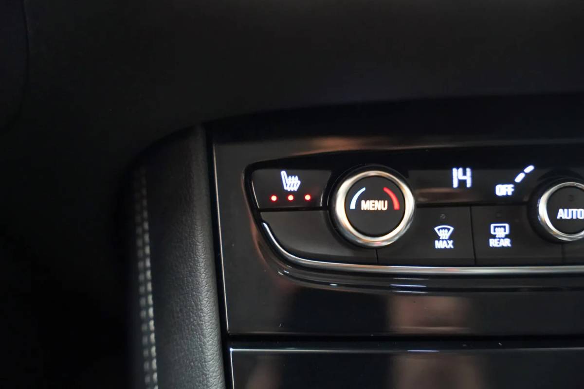 Opel Grandland X Opel Grandland X 1.2 Turbo Business Executive [ Stoel&stuurverwarming, Carplay Dodehoek detectie]