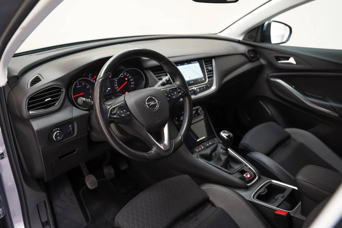 Opel Grandland X Opel Grandland X 1.2 Turbo Business Executive [ Stoel&stuurverwarming, Carplay Dodehoek detectie]