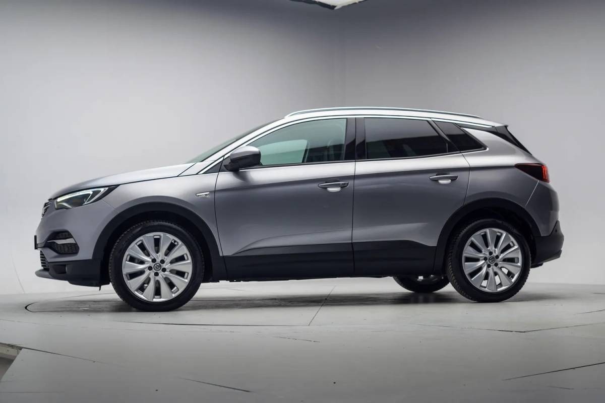 Opel Grandland X Opel Grandland X 1.2 Turbo Business Executive [ Stoel&stuurverwarming, Carplay Dodehoek detectie]