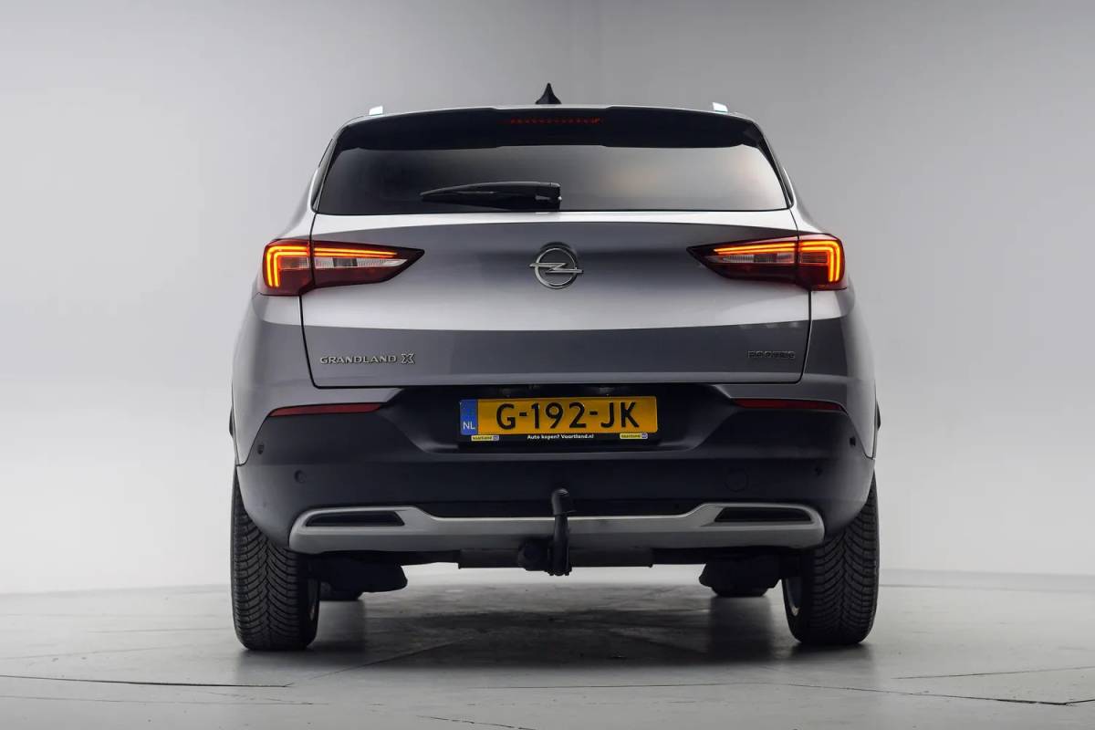 Opel Grandland X Opel Grandland X 1.2 Turbo Business Executive [ Stoel&stuurverwarming, Carplay Dodehoek detectie]
