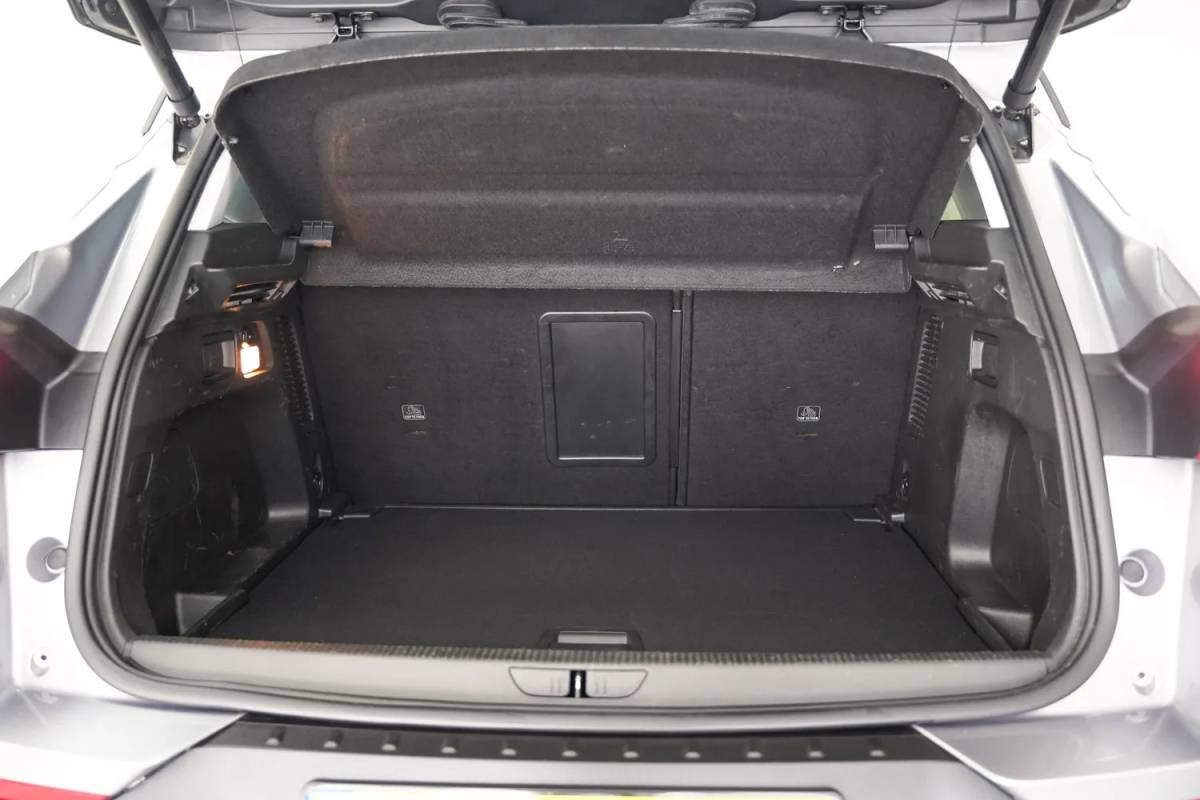 Opel Grandland X Opel Grandland X 1.2 Turbo Business Executive [ Stoel&stuurverwarming, Carplay Dodehoek detectie]