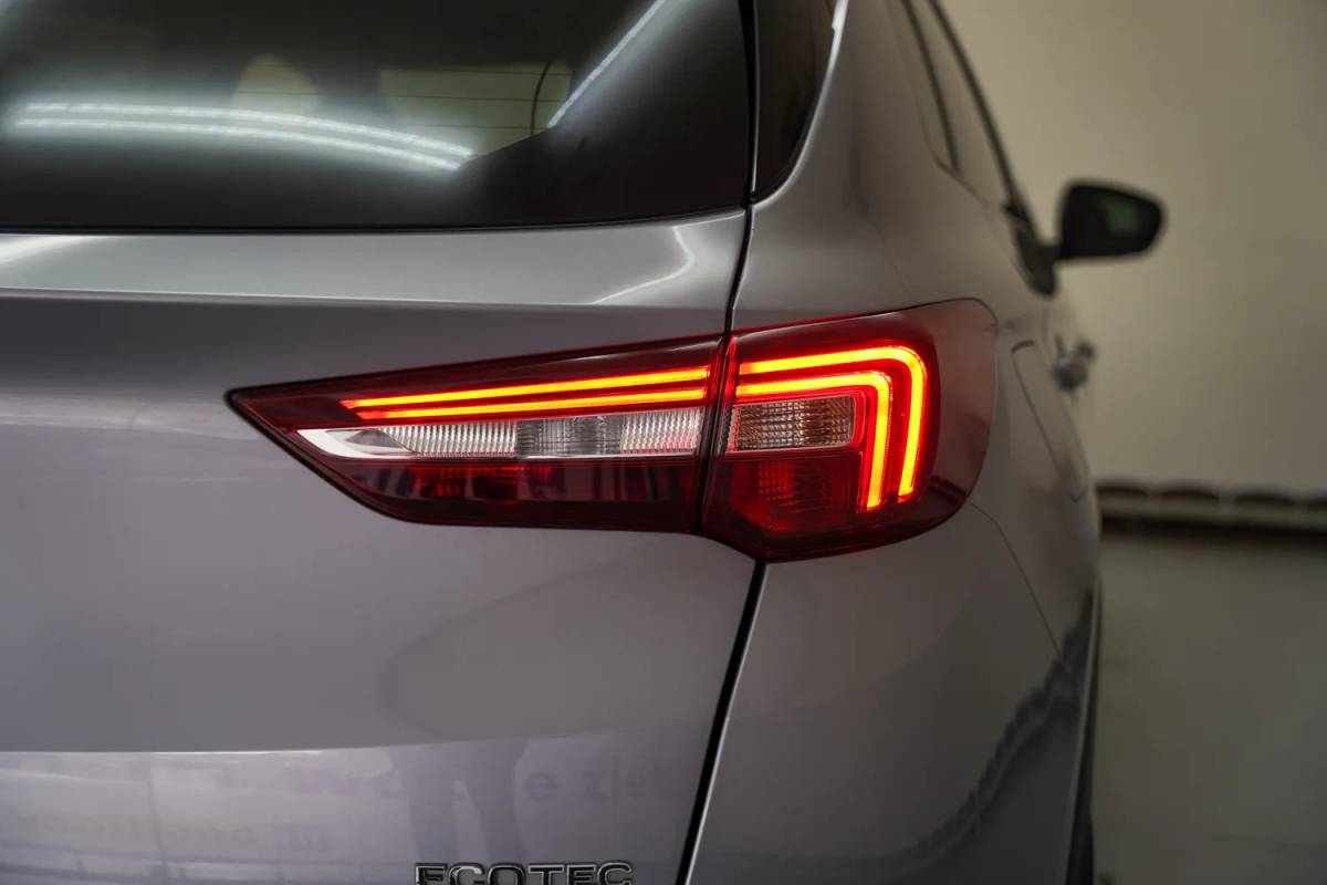 Opel Grandland X Opel Grandland X 1.2 Turbo Business Executive [ Stoel&stuurverwarming, Carplay Dodehoek detectie]