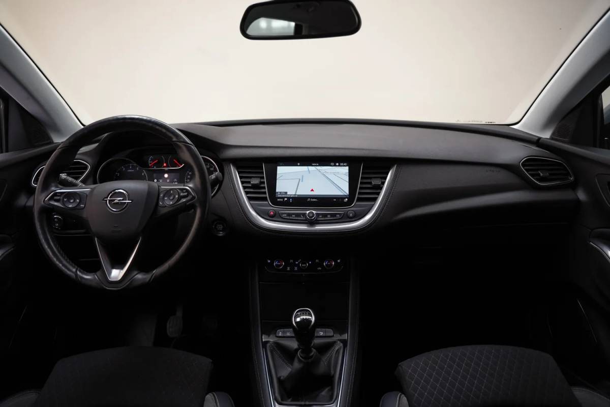 Opel Grandland X Opel Grandland X 1.2 Turbo Business Executive [ Stoel&stuurverwarming, Carplay Dodehoek detectie]