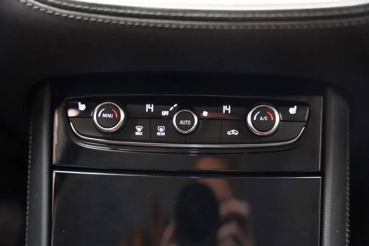 Opel Grandland X Opel Grandland X 1.2 Turbo Business Executive [ Stoel&stuurverwarming, Carplay Dodehoek detectie]