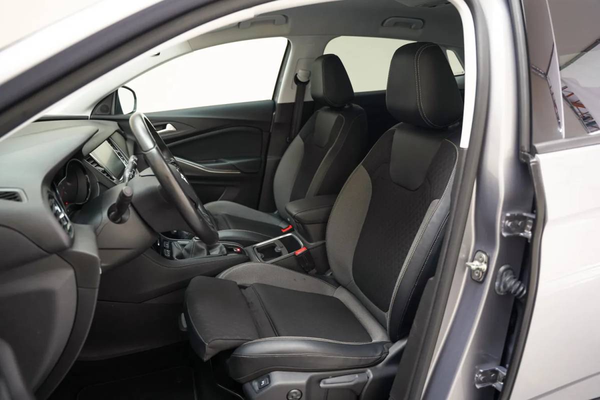 Opel Grandland X Opel Grandland X 1.2 Turbo Business Executive [ Stoel&stuurverwarming, Carplay Dodehoek detectie]