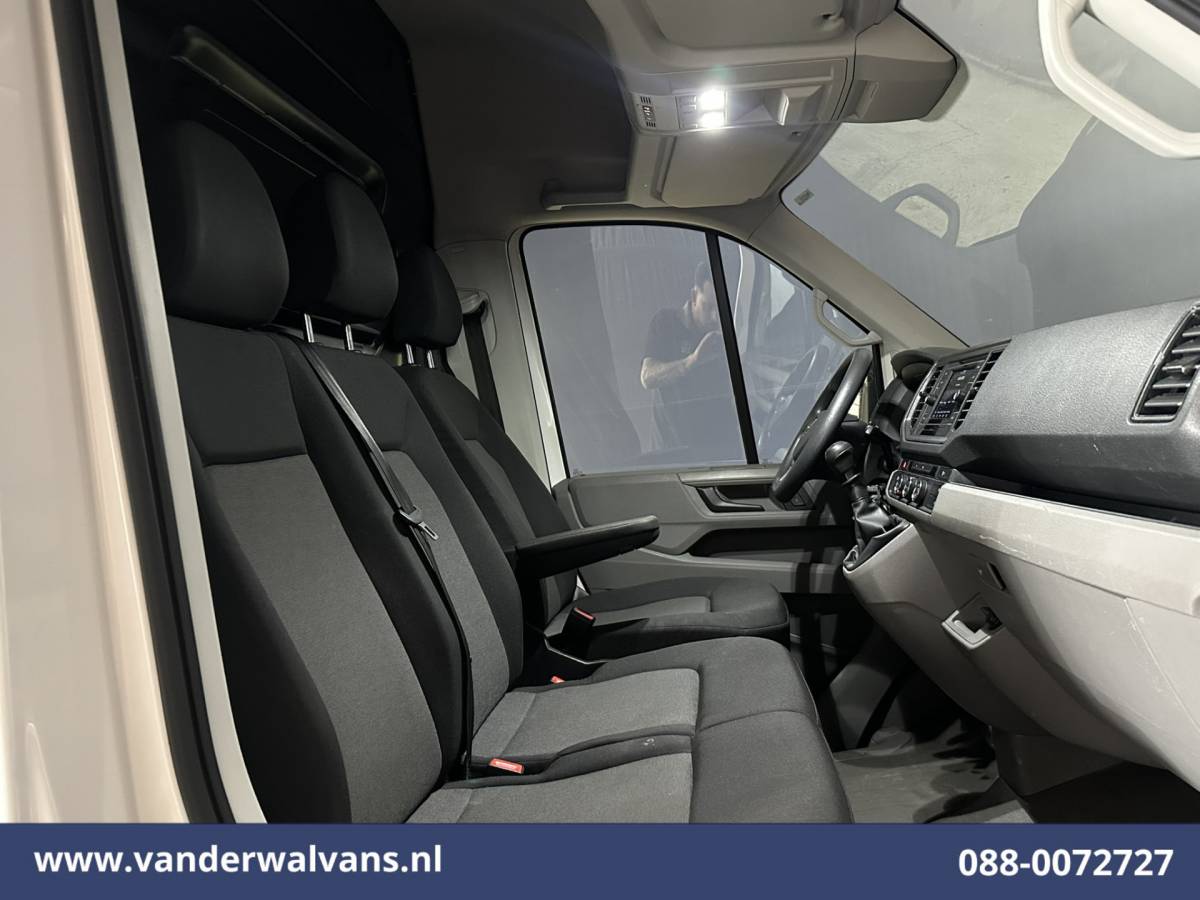 Volkswagen Crafter Volkswagen Crafter 2.0 TDI L3H3 L2H2 Euro6 Airco | Apple Carplay | Android Auto | Parkeersensoren Bijrijdersbank
