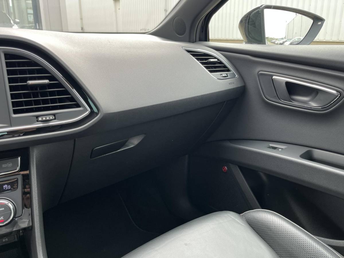 SEAT Leon SEAT Leon 1.5 TSI FR Business Intense | Leder/LED/Navi/Pano.Dak/Clima/Cruise/18″/Stoelverwarming/Apple CarPlay-Android Auto