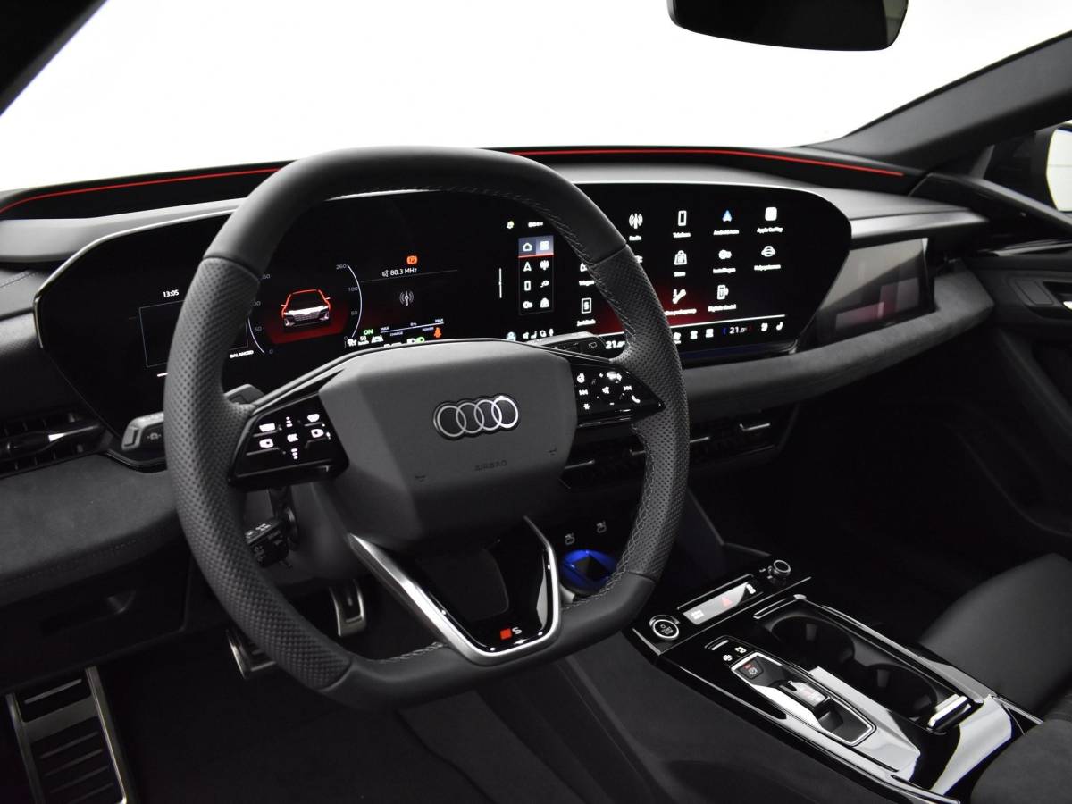 Audi A6 e-tron Audi A6 S edition e-tron 367 PK 100 Kwh · Panorama dak · Luchtvering · 21″LM Velgen · Remzadels rood · Head-Up display · Bang & Olufsen Premium · Servo sluiting · Tech Pro