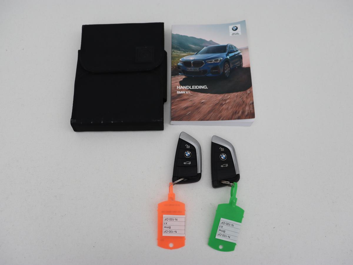 BMW X1 BMW X1 sDrive20i Business Edition Plus | Leder |  Head-Up | Stoelverwarming | Trekhaak | Camera | Sfeerverlichting | Navigatie | X Line | Full LED | DAB | Cruise control | Parkeerhulp | Bluetooth