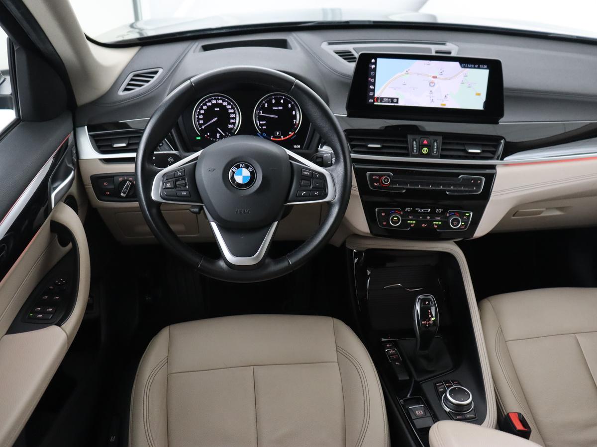 BMW X1 BMW X1 sDrive20i Business Edition Plus | Leder |  Head-Up | Stoelverwarming | Trekhaak | Camera | Sfeerverlichting | Navigatie | X Line | Full LED | DAB | Cruise control | Parkeerhulp | Bluetooth