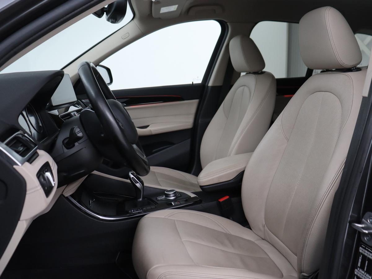 BMW X1 BMW X1 sDrive20i Business Edition Plus | Leder |  Head-Up | Stoelverwarming | Trekhaak | Camera | Sfeerverlichting | Navigatie | X Line | Full LED | DAB | Cruise control | Parkeerhulp | Bluetooth