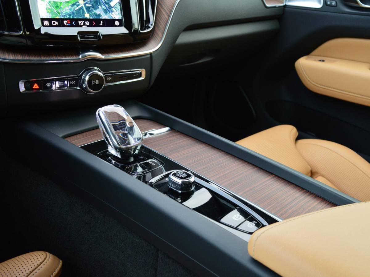 Volvo XC60 Volvo XC60 2.0 T8 Recharge AWD Ultra Dark