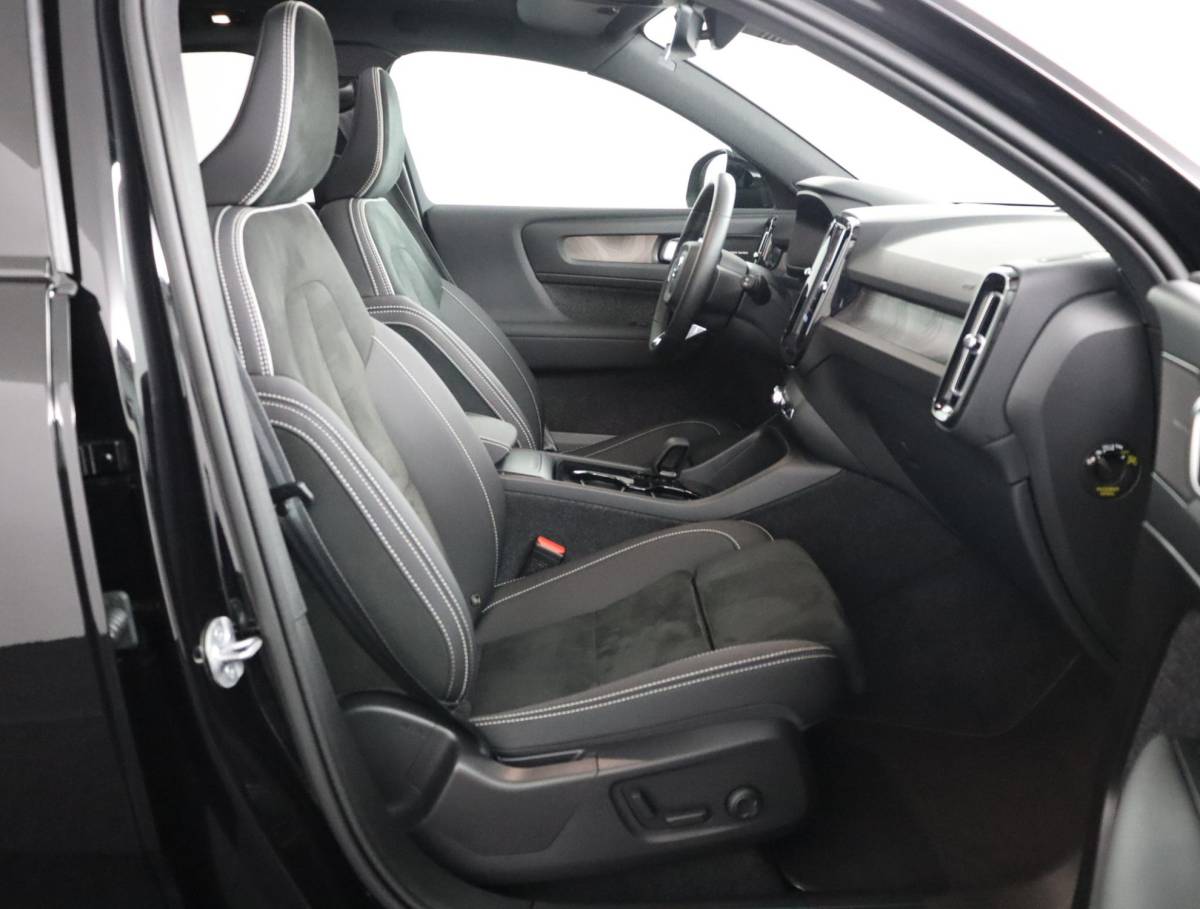 Volvo EX40 Volvo EX40 Twin Motor Performance Ultra Black Edition 82 kWh | NAP | Pano | Harman & Kardon | Memory