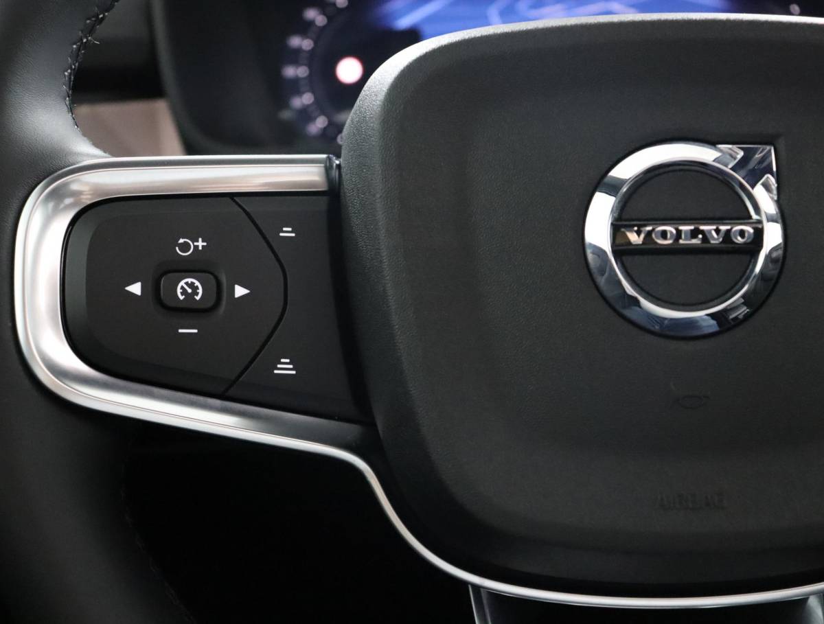 Volvo EX40 Volvo EX40 Twin Motor Performance Ultra Black Edition 82 kWh | NAP | Pano | Harman & Kardon | Memory