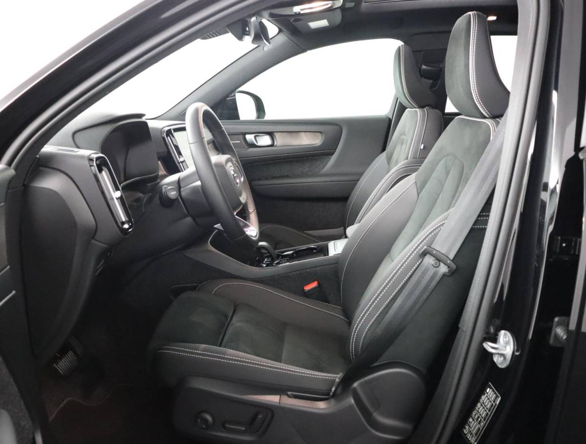 Volvo EX40 Volvo EX40 Twin Motor Performance Ultra Black Edition 82 kWh | NAP | Pano | Harman & Kardon | Memory