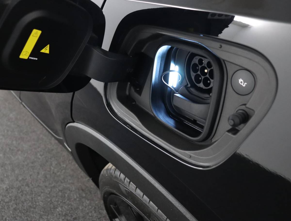 Volvo EX40 Volvo EX40 Twin Motor Performance Ultra Black Edition 82 kWh | NAP | Pano | Harman & Kardon | Memory