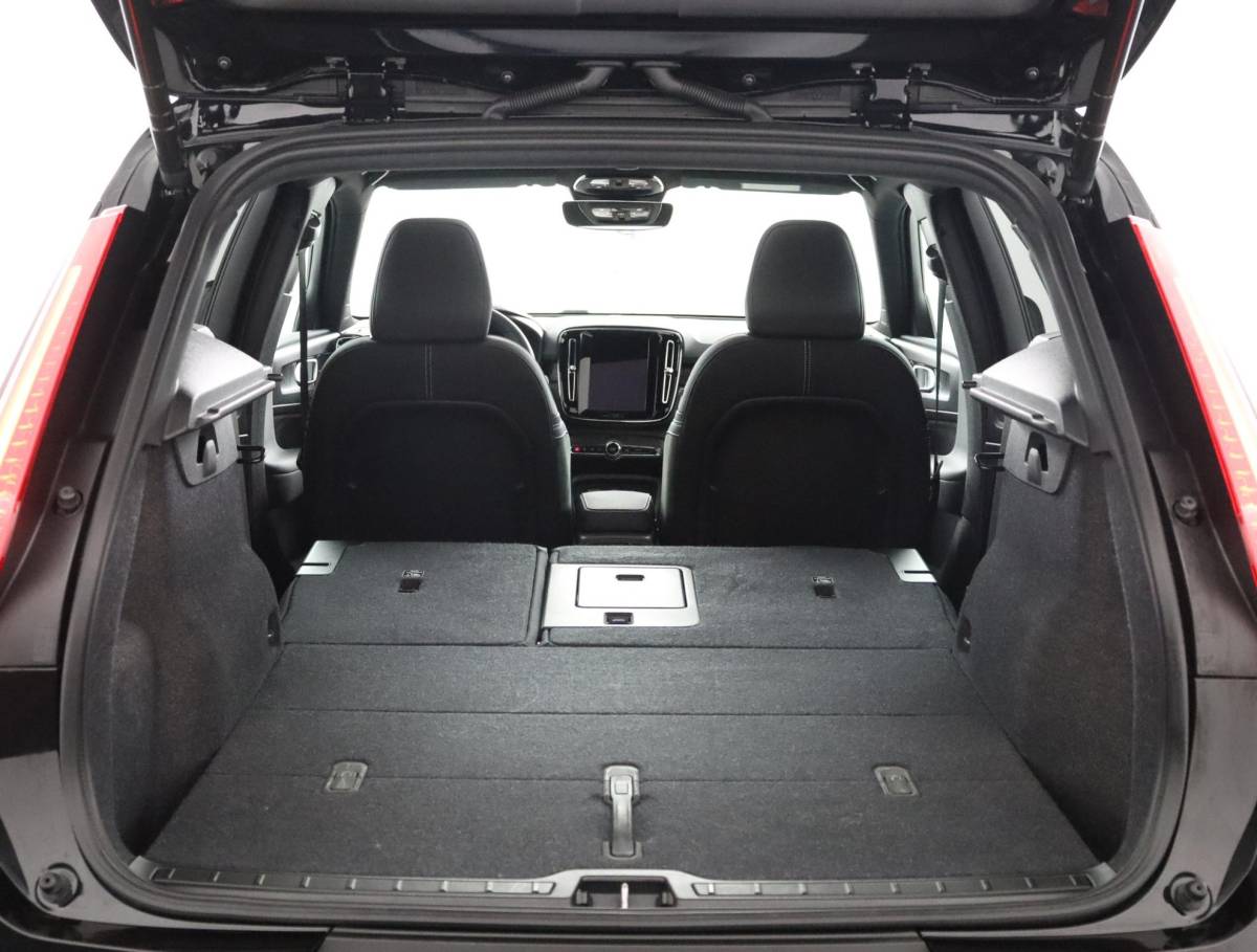 Volvo EX40 Volvo EX40 Twin Motor Performance Ultra Black Edition 82 kWh | NAP | Pano | Harman & Kardon | Memory