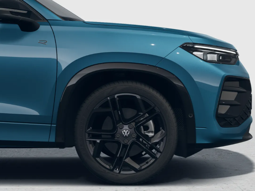 Volkswagen Tayron Volkswagen Tayron R-Line Edition 1.5 eHybrid 204 PK 6 versn. DSG · Black Style Pakket · Panoramaschuif-kanteldak · Trekhaak inklapbaar, met elektrische ontgrendeling, incl. aanhangermanoeuvreerhulp Trailer Assist · Voorraad OUTLET · Prijs is inclusief inruilpremie ·