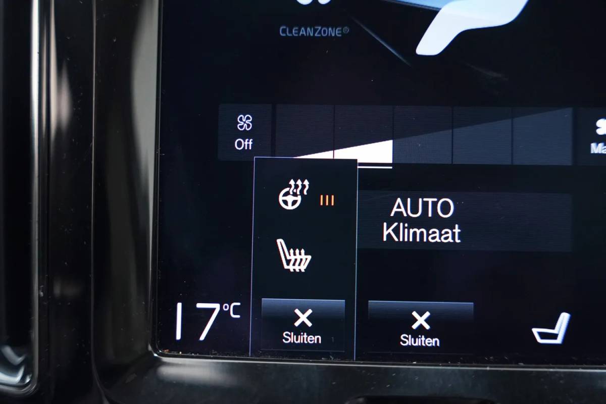 Volvo XC60 Volvo XC60 2.0 T6 Plug-in hybrid AWD Inscription Expr. Aut. [ Panoramadak Leder Apple / Android Stoelen Stuurverwarming cruise Camera ]