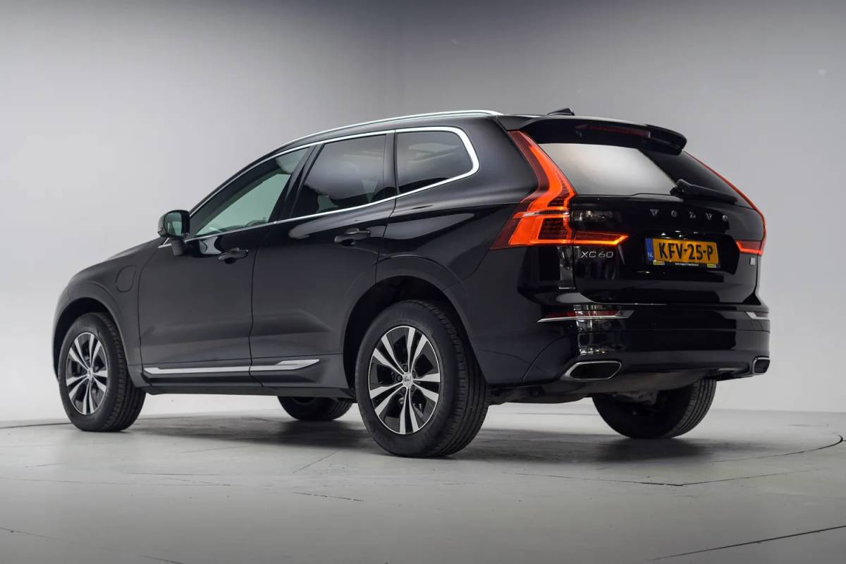 Volvo XC60 Volvo XC60 2.0 T6 Plug-in hybrid AWD Inscription Expr. Aut. [ Panoramadak Leder Apple / Android Stoelen Stuurverwarming cruise Camera ]