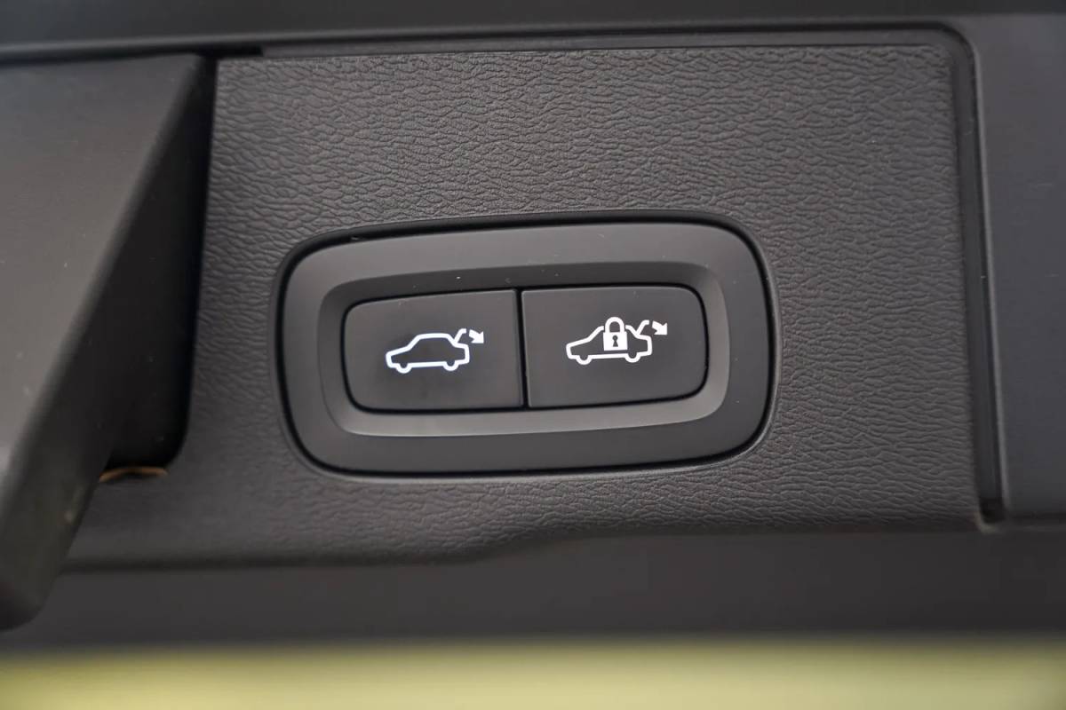 Volvo XC60 Volvo XC60 2.0 T6 Plug-in hybrid AWD Inscription Expr. Aut. [ Panoramadak Leder Apple / Android Stoelen Stuurverwarming cruise Camera ]