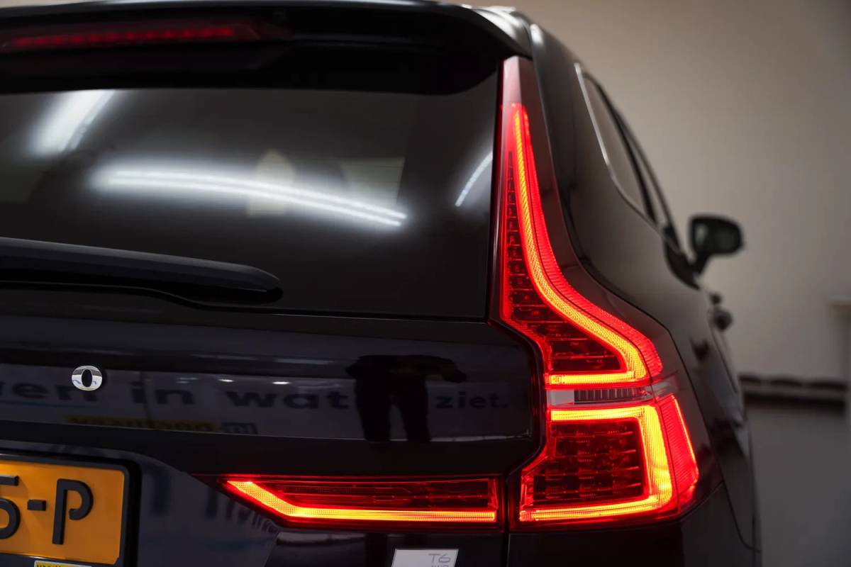 Volvo XC60 Volvo XC60 2.0 T6 Plug-in hybrid AWD Inscription Expr. Aut. [ Panoramadak Leder Apple / Android Stoelen Stuurverwarming cruise Camera ]